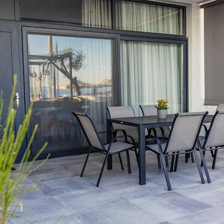 Enalia Luxury Living Apartment นิกิติ ภายนอก รูปภาพ