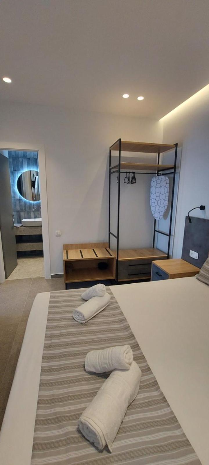 Enalia Luxury Living Apartment นิกิติ ภายนอก รูปภาพ