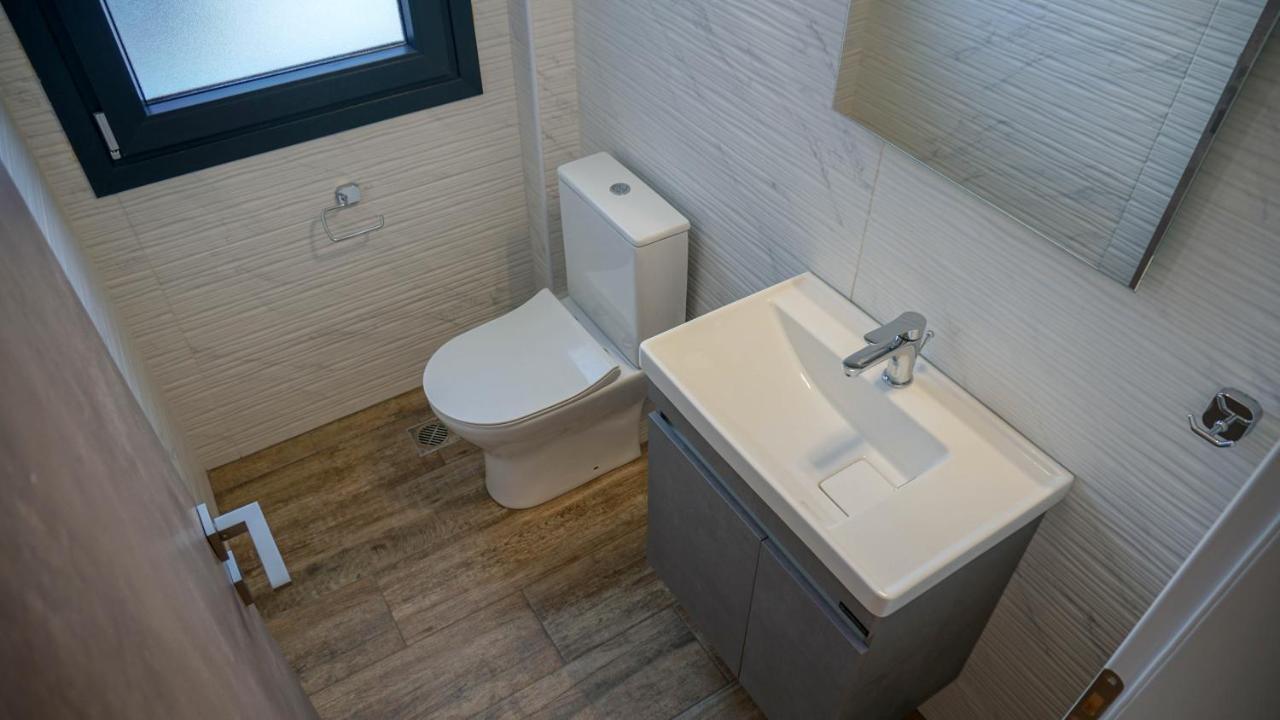 Enalia Luxury Living Apartment นิกิติ ภายนอก รูปภาพ