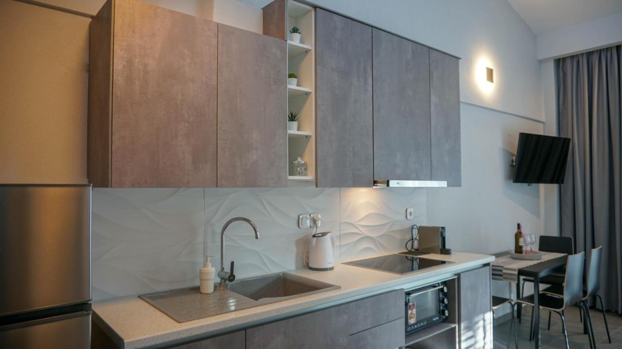 Enalia Luxury Living Apartment นิกิติ ภายนอก รูปภาพ