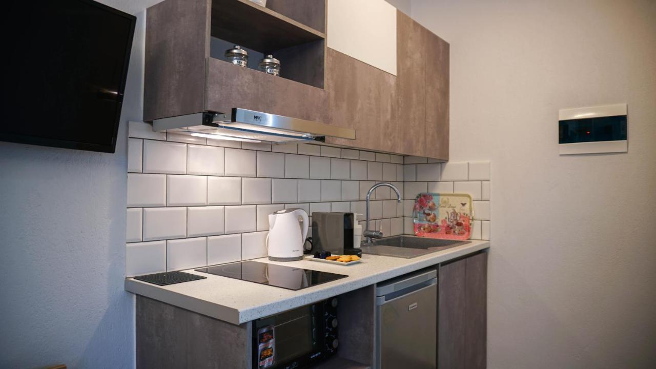 Enalia Luxury Living Apartment นิกิติ ภายนอก รูปภาพ