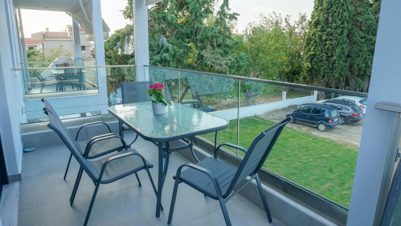 Enalia Luxury Living Apartment นิกิติ ภายนอก รูปภาพ