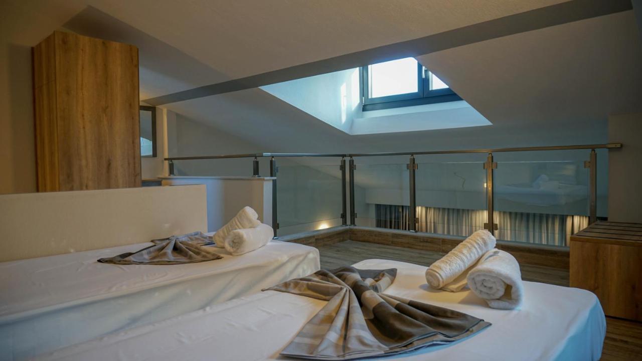 Enalia Luxury Living Apartment นิกิติ ภายนอก รูปภาพ