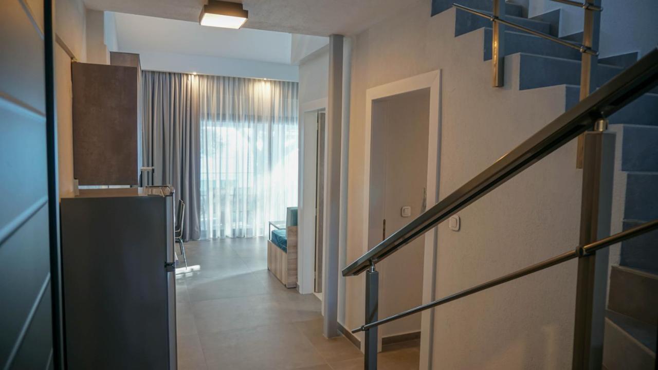 Enalia Luxury Living Apartment นิกิติ ภายนอก รูปภาพ
