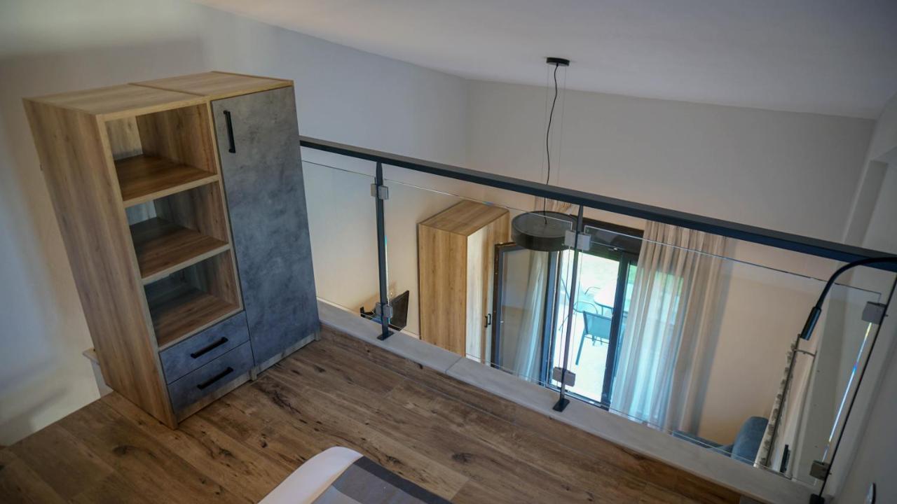Enalia Luxury Living Apartment นิกิติ ภายนอก รูปภาพ