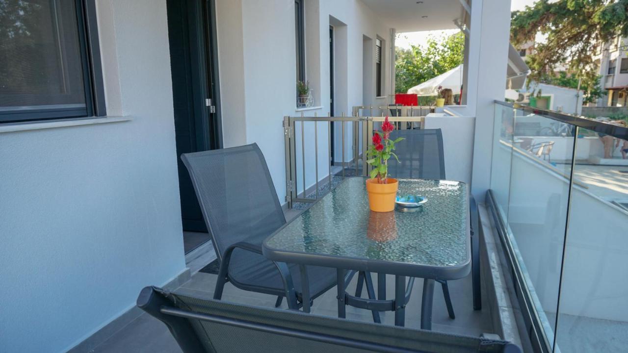 Enalia Luxury Living Apartment นิกิติ ภายนอก รูปภาพ