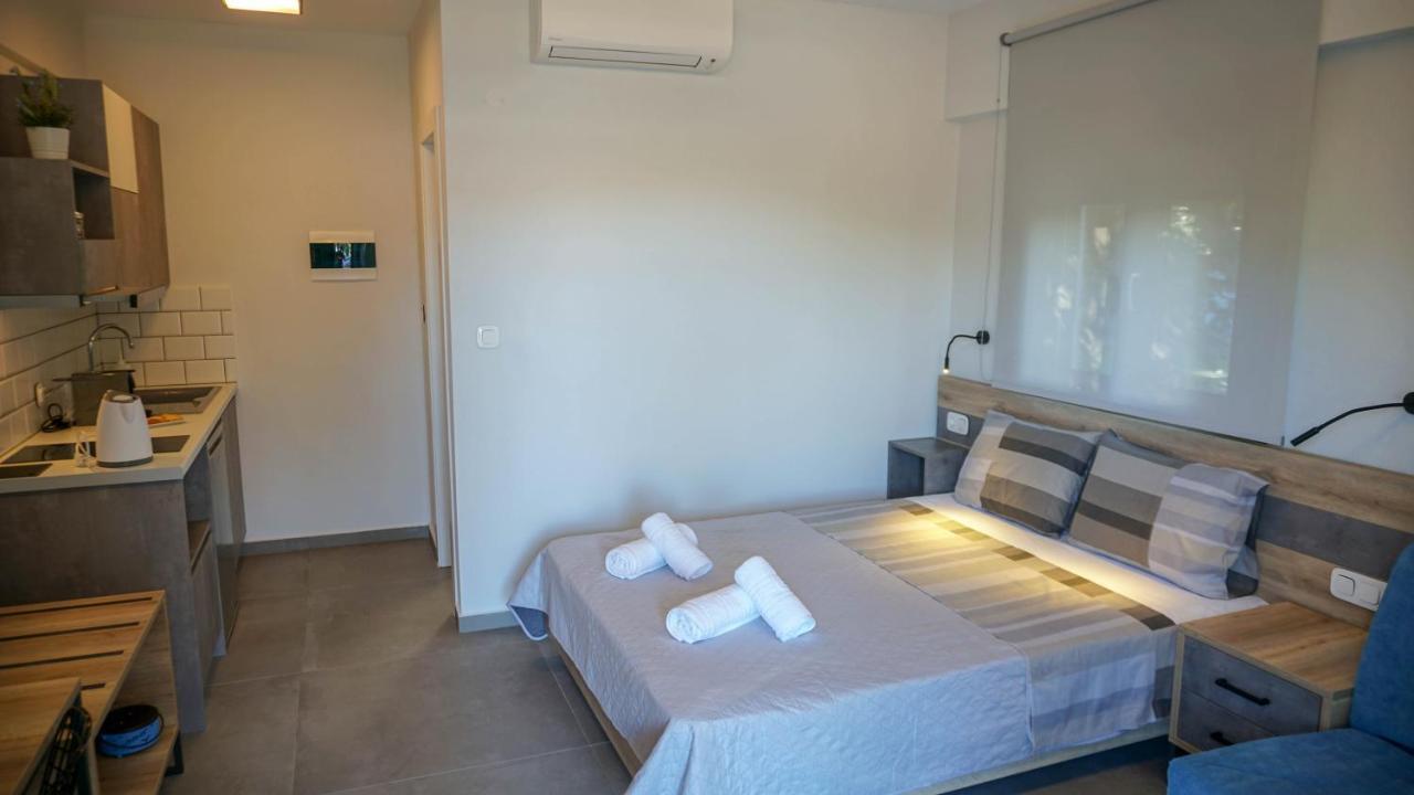 Enalia Luxury Living Apartment นิกิติ ภายนอก รูปภาพ