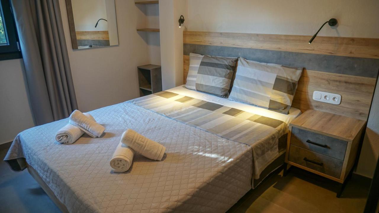 Enalia Luxury Living Apartment นิกิติ ภายนอก รูปภาพ