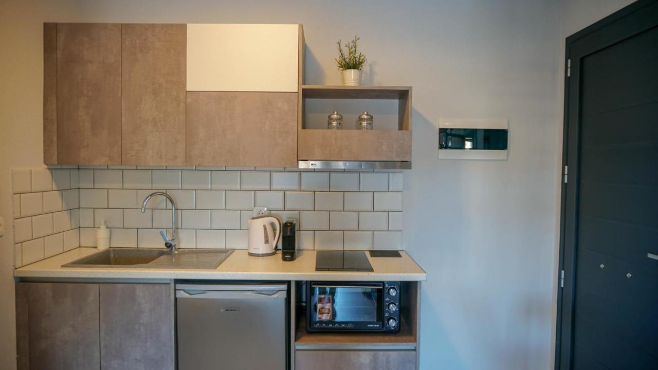 Enalia Luxury Living Apartment นิกิติ ภายนอก รูปภาพ